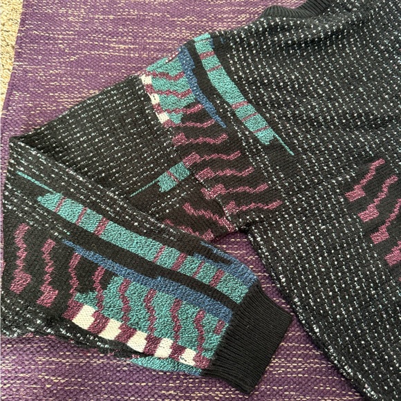 Vintage Patterned Sweater - Picture 6 of 6